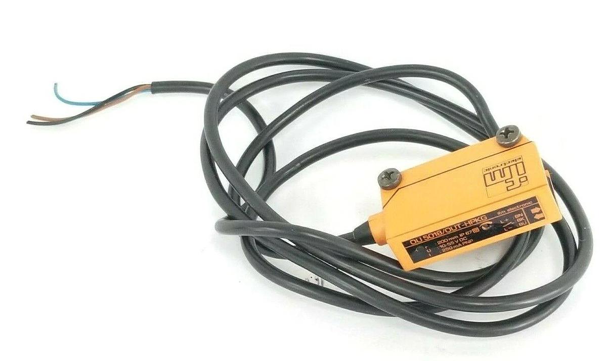 Used IFM EFECTOR OU5018/OUT-HPKG REFLECTION SENSOR OU5018 OUT-HPKG W/ BRACKET