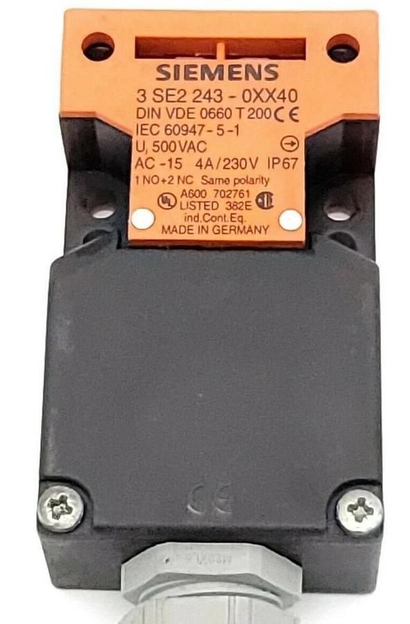 Used SIEMENS 3SE22430XX40 SAFETY INTERLOCK SWITCH 3SE2243-0XX40 4AMP 230VAC
