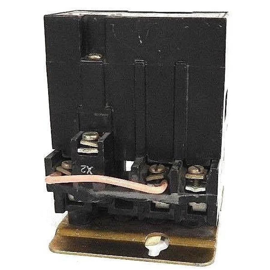 Used SQUARE D 8502-AO-1 CONTACTOR NEMA SIZE 00, FORM: S, SERIES: C, COIL: 24V 60HZ