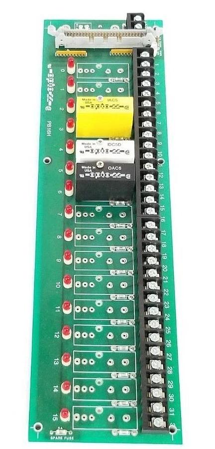 Used OPTO 22 PB16H LOGIC CONTROLLER RACK BOARD W/ OAC5 , IDC5D , IAC5 001820C