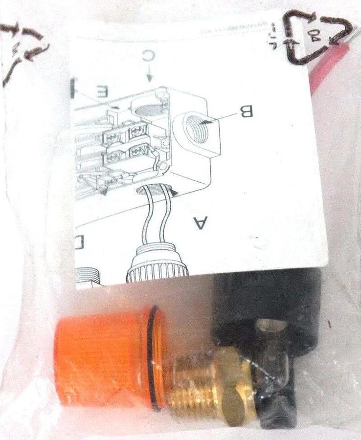 Used NIB TELEMECANIQUE XY2CZ130H4 CABLE PULL SWITCH XY2-CZ0130H4, XY2-CZ130-H4