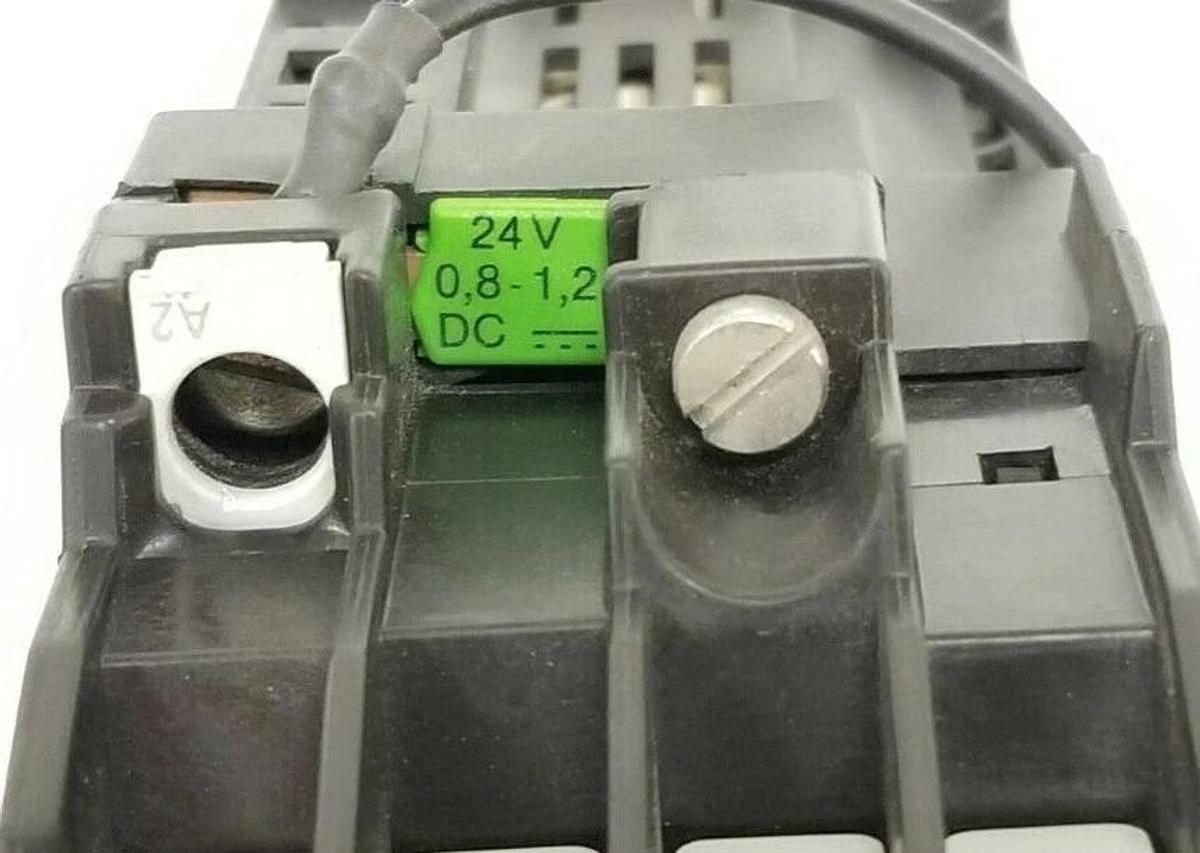 Used SIEMENS 3TH4096-0B 2S+2O/2NO+2NC, 3TH40, 24V, 0.8-1.2 DC, 3TX7402-3G