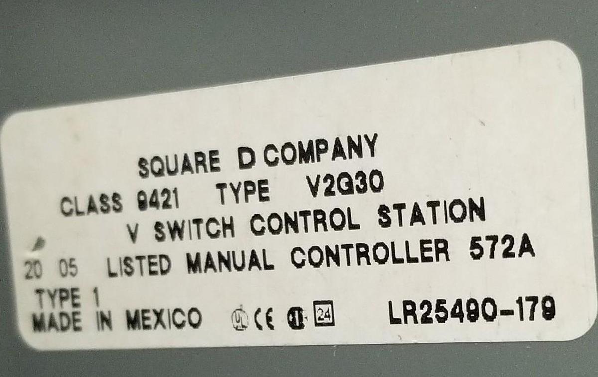 Used NEW SQUARE D CLASS 9421 TYPE V2G30 SWITCH CONTROL STATION 9421V2G30