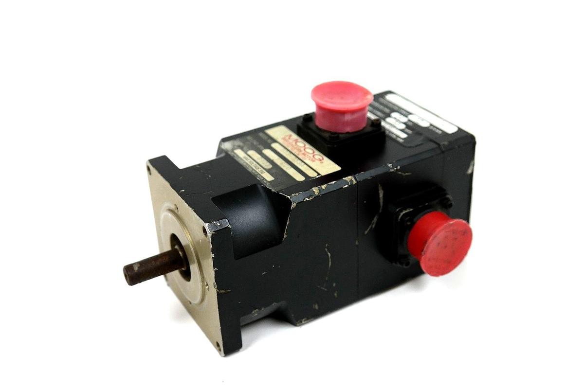 Used MOOG 303-053A SERVO MOTOR 11000 RPM 303053A WITH 24 VDC .33A BRAKE