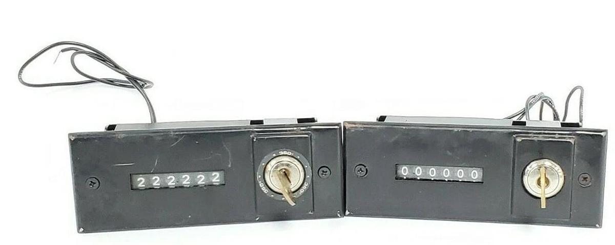 Used (2) REDINGTON P32-1026 115VAC 7.8VA ELECTRONIC COUNTERS PANEL MOUNT 6 FIGURE
