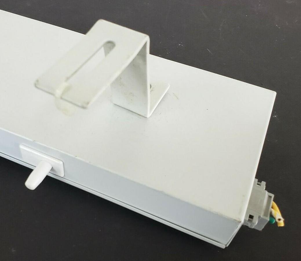 Used HOFFMAN ALF16D24R FLUORESCENT LIGHT FIXTURE, 120VAC, 60HZ, 0.35A
