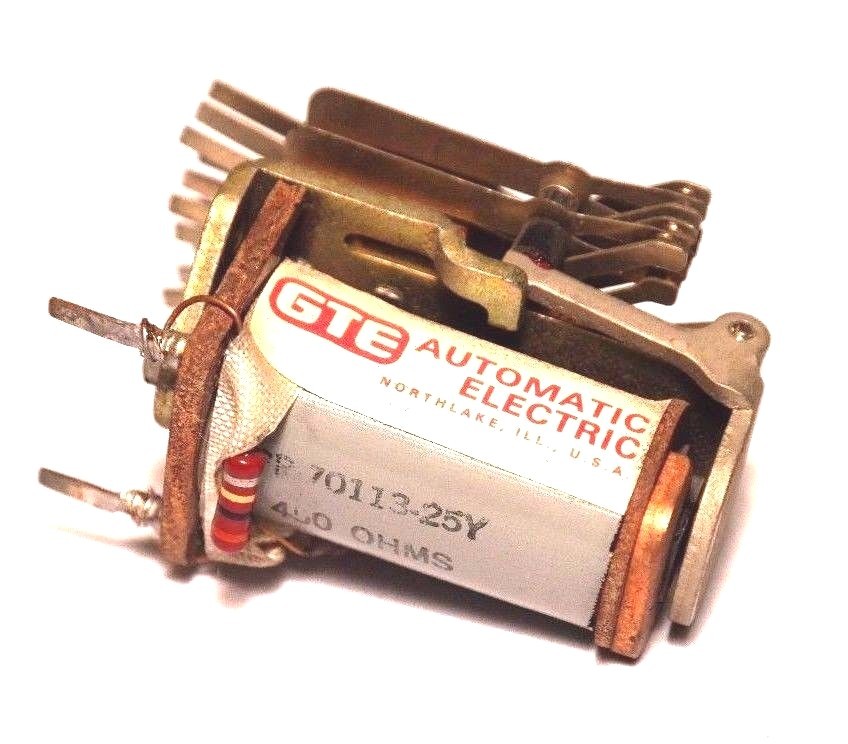 Used NEW GTE AMETEK PP-70113-25Y RELAY W/ INDICATOR LIGHT 450 OHMS, PP7011325Y