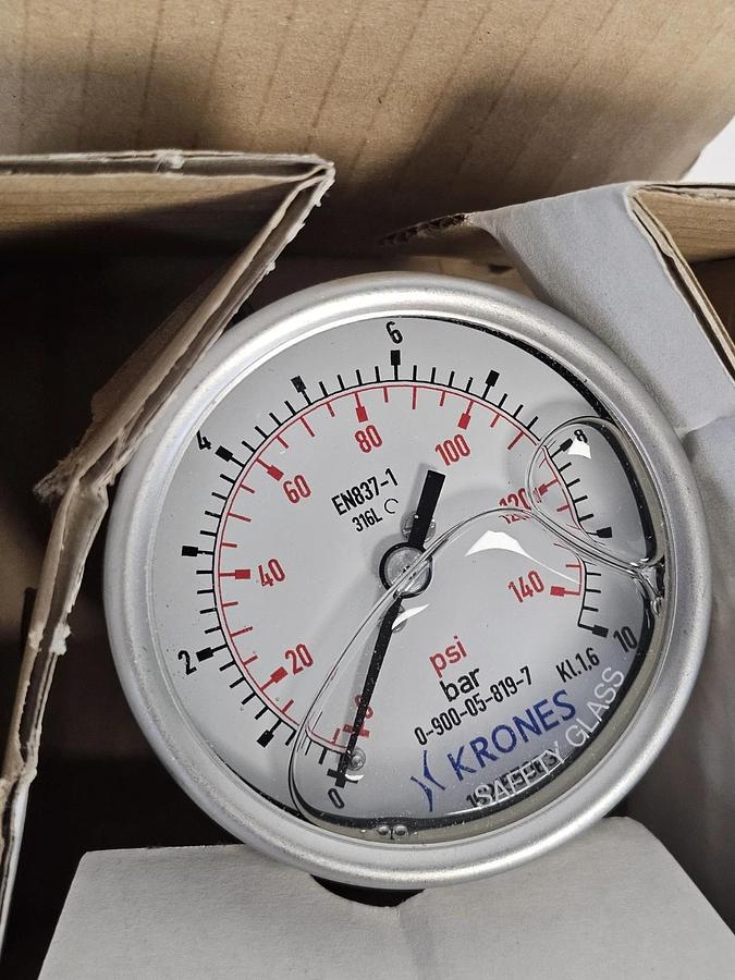 NIB KRONES 0-900-05-819-7 PRESSURE GAUGE 0-10BAR 0-140PSI 1/4" MALE CENTER BACK