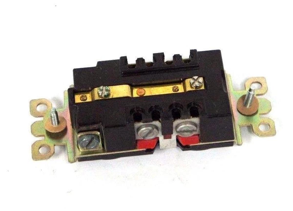 Used LOT OF 6 GENERAL ELECTRIC DUPLEX TWIST LOCK RECEPTACLES 15A, 125V