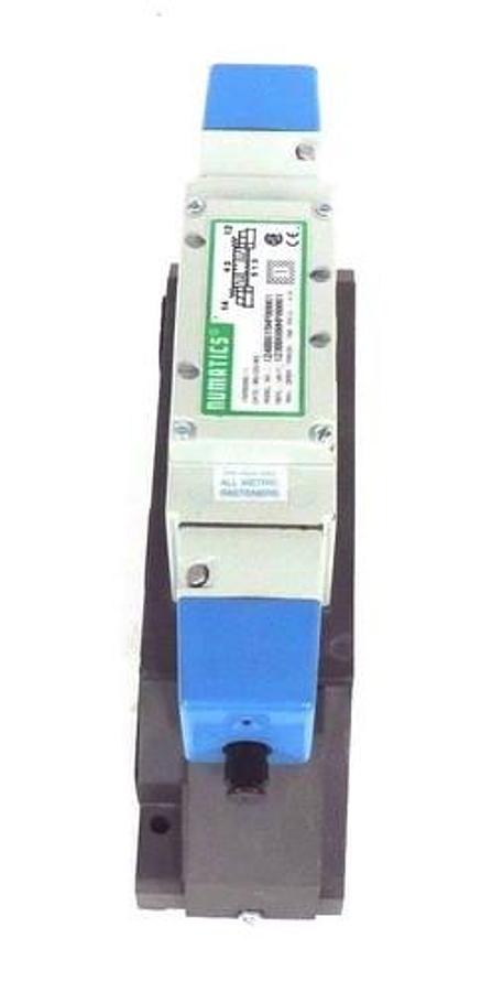 Used NEW NUMATICS 124BB615MP00061 VALVE W/ 236-384B 24VDC COILS 123BB600MP00061