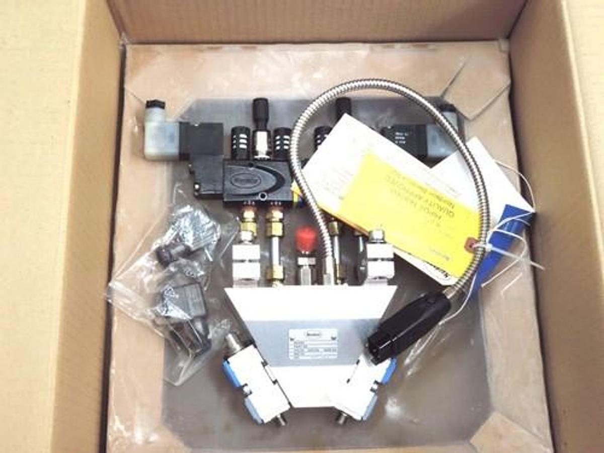 Used NIB NORDSON 731989 BLUE SERIES PNEUMATIC GUN, SOLIDBLUE A-2-T-30-VARISTOR