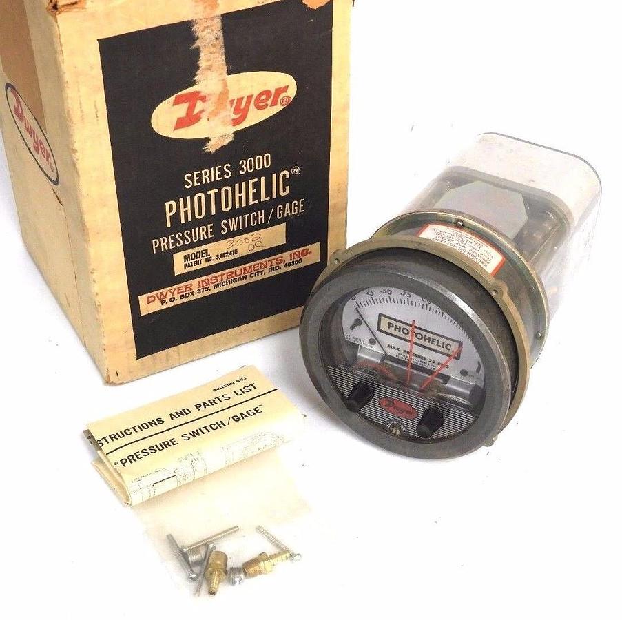 Used DWYER 3002-C PHOTOHELIC PRESSURE SWITCH & GAUGE 25PSIG, 30002 D.C., HH-117VAC