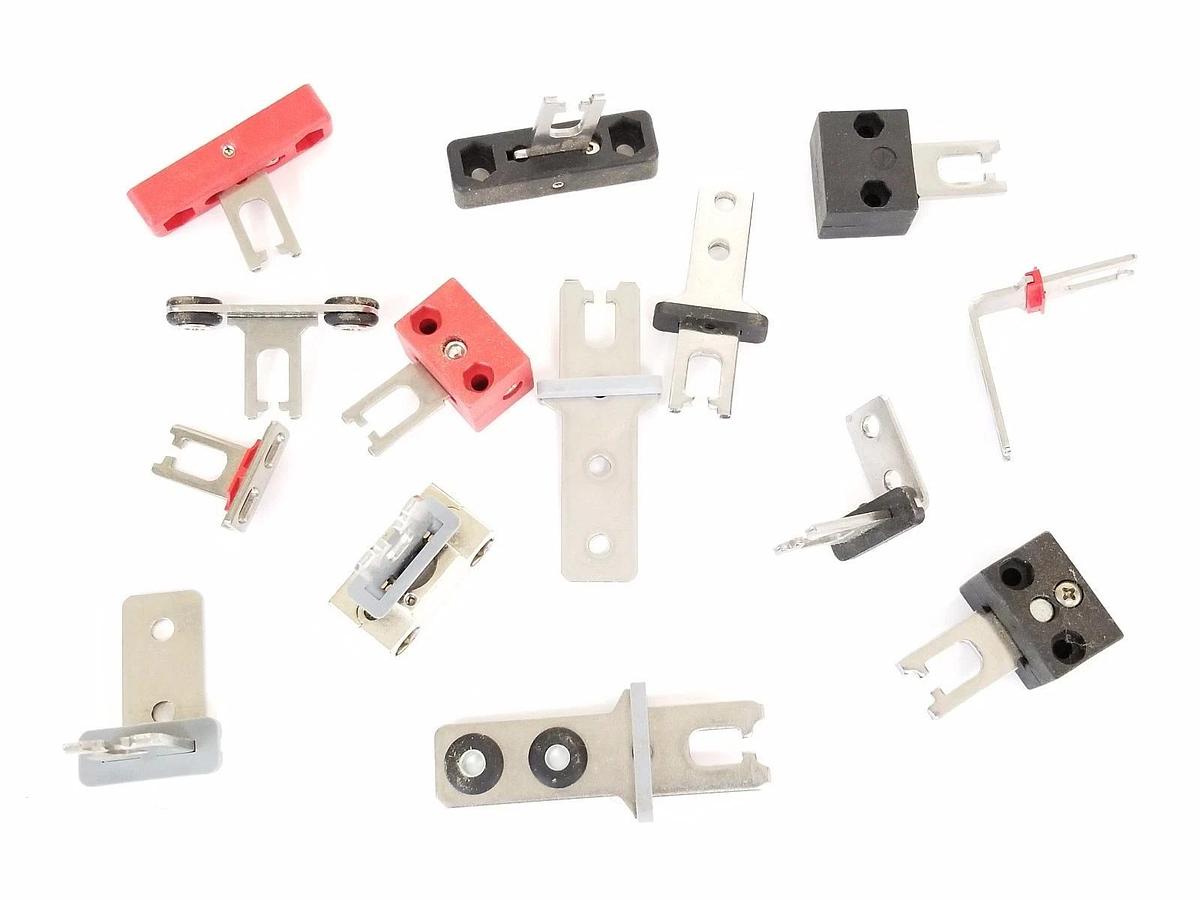 Used LOT OF MISCELLANEOUS ACTUATOR KEY HARDWARE