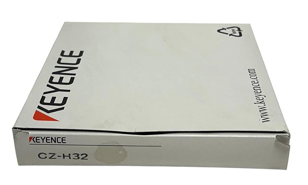 KEYENCE CZ-H32 / CZH32 REFLECTIVE SENSOR HEAD CZ-V20 SERIES VARIABLE SPOT NSMP