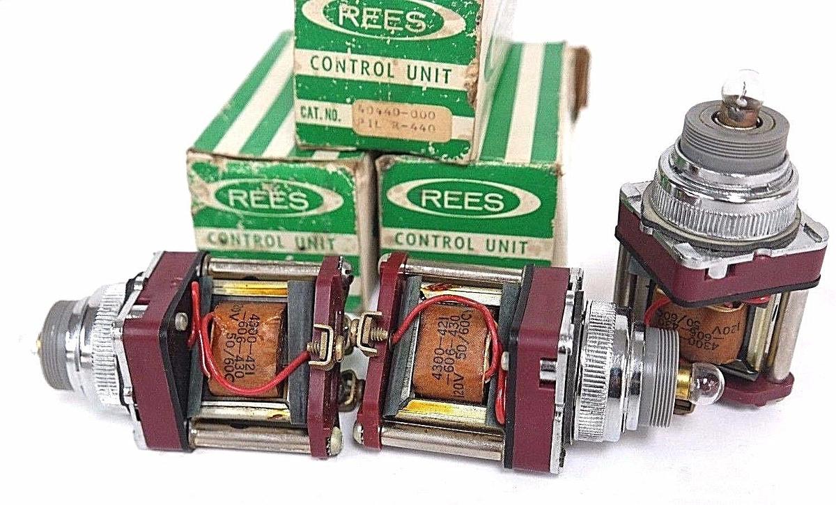 Used LOT OF 3 NEW REESE 40440-000 PILOT LIGHTS PIL R-440, 120V, 50/60HZ