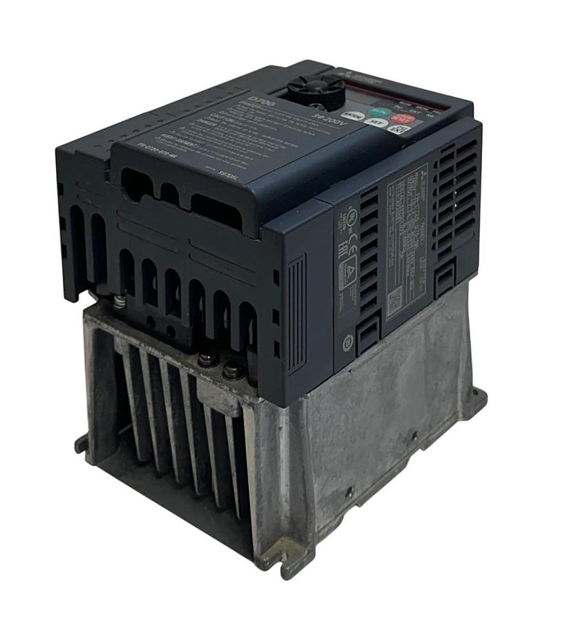 Used MITSUBISHI FR-D720-070-NA / FRD720070NA D700 INVERTER DRIVE 3PH 200-240VAC USNP