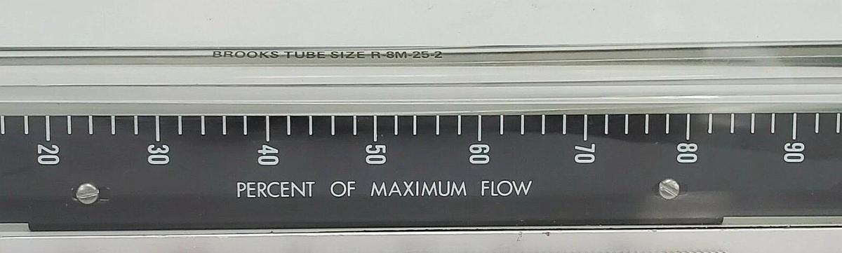 Used BROOKS INSTRUMENTS 1110-08H2B1A SLPM FLOW METER, 0-100% OF MAX FLOW, 111008H2B1A