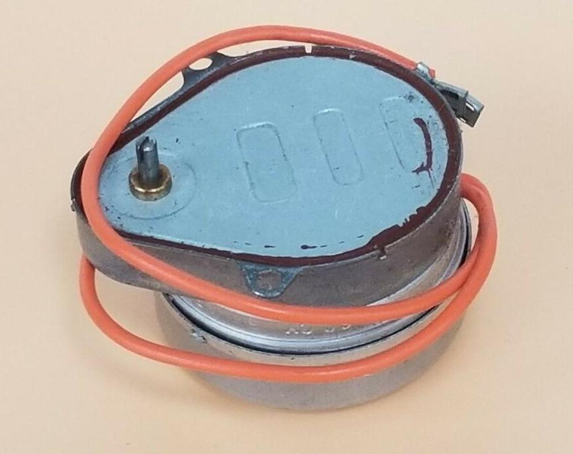 Used SYNCHRON Z167LC-1WL-6 STEPPER MOTOR 5-78 640 110V 60CY 5W 150RPHJ Z167LC1WL6