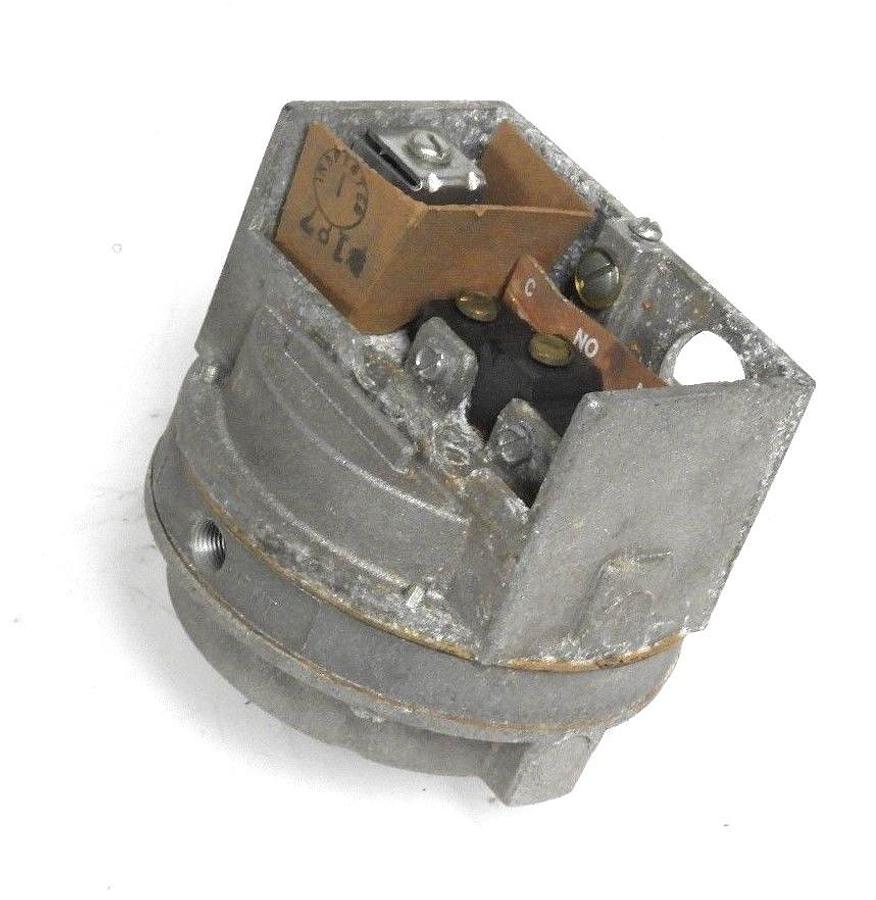 Used CHICAGO SAFETY PRODUCTS RLGP-A LOW PRESSURE SWITCH, 10-50IN, 250-1250MM