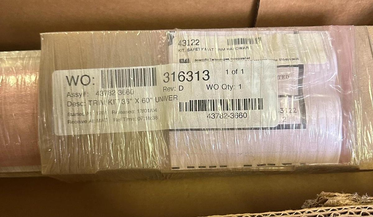 NEW STI 43122 SAFETY MAT TRIM HARDWARE KIT 43782-3660 / 437823660 36''X60'' UNI