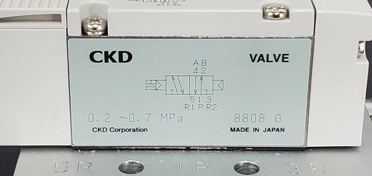 Used NIB CKD M4GB310R-C10-E2D-2-3 VALVE MANIFOLD ASSEMBLY DC24V M4GB310RC10E2D23