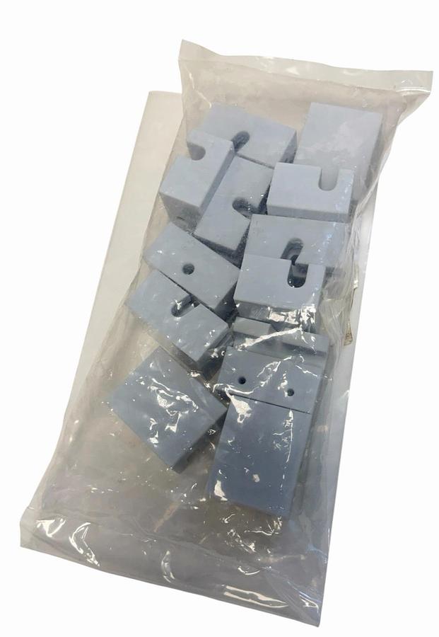 Used LOT OF 12 NEW INDELCO PLASTICS CORP. MN-HUT-1887790 BLOCK MOUNTS SUPPORT RIGHT