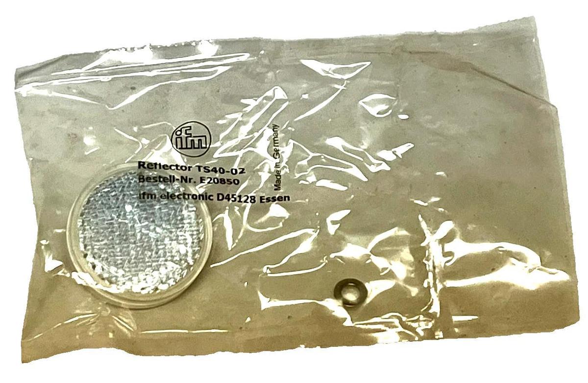 Used NEW IFM E20850 Reflector TS40-02 | Round 40mm Prismatic | Integral M5 Screw NSFS