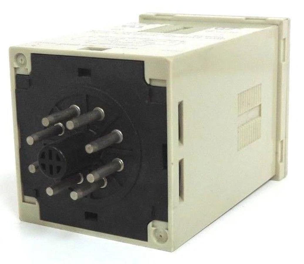 Used OMRON H3BA-8 RELAY TIMER 100/110/120VAC 5A 50/60HZ H3BA8