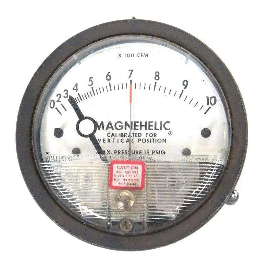 Used DWYER 12-167009-00 MAGNEHELIC PRESSURE GAUGE 15 PSIG MAX, 0-10, 1216700900