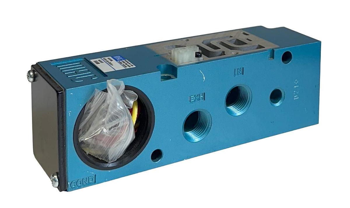 Used MAC 82A-0A-BKA= / 82A-0A-BKA / 82A0ABKA PNEUMATIC MANIFOLD BASE 1/4'' NPT NSNP