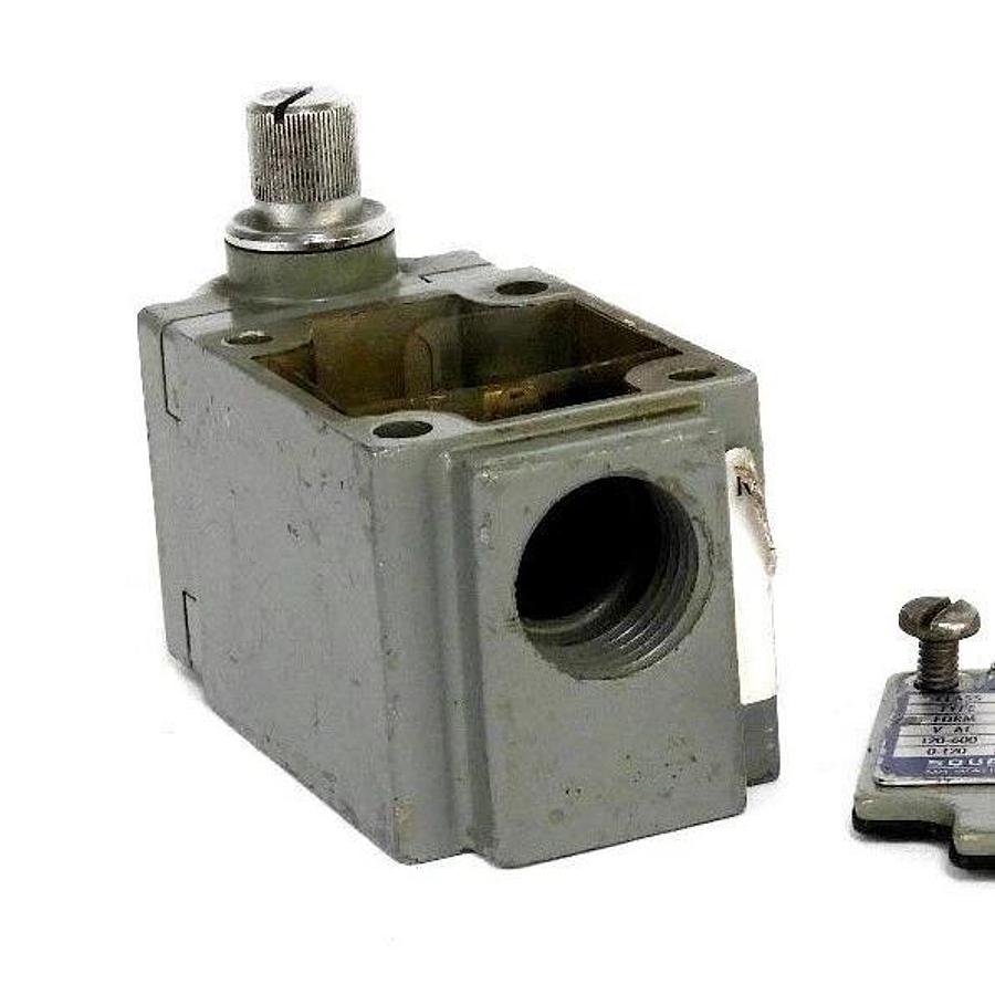 Used SQUARE D 9007-B51C SER.A LIMIT SWITCH 9007B51C
