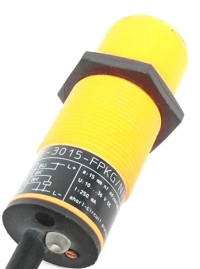 Used IFM EFECTOR KI5207 CAPACITIVE SENSOR KI-3015-FPKG/NI W/ E242293 CABLE