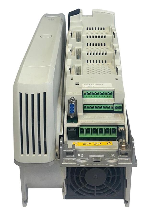 Used CONTROL TECHNIQUES SP2202 UNIDRIVE 200-240VAC 4/5.5kW 5/7.5HP 3PH 18.2A USNP