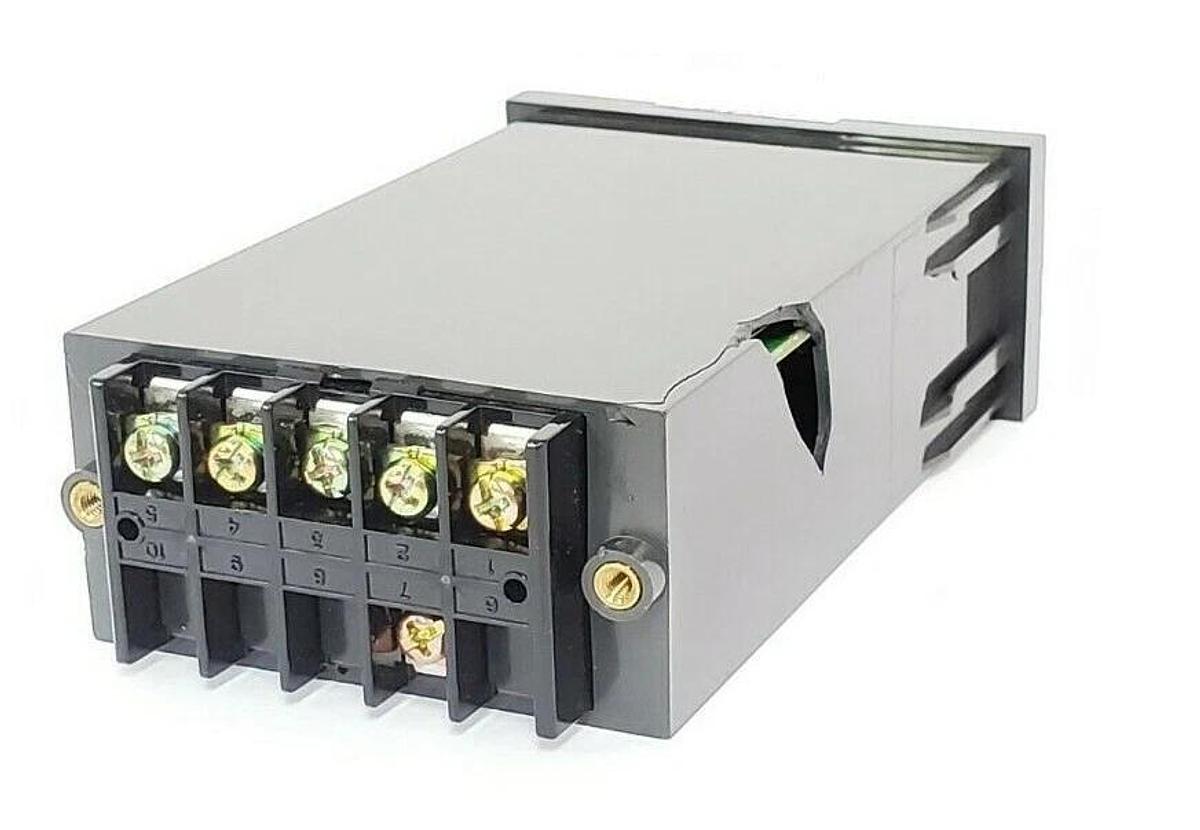 Used HENIX CORP. HA33E11 TEMPERATURE CONTROLLER INPUT: DC0-10V