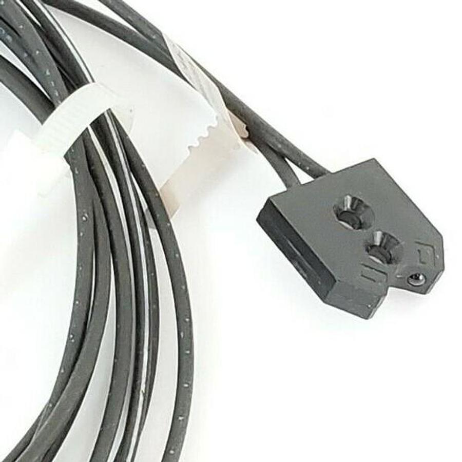 Used NEW OMRON E32-L25A EDGE SENS RT ANGL MOUNT, E32L25A