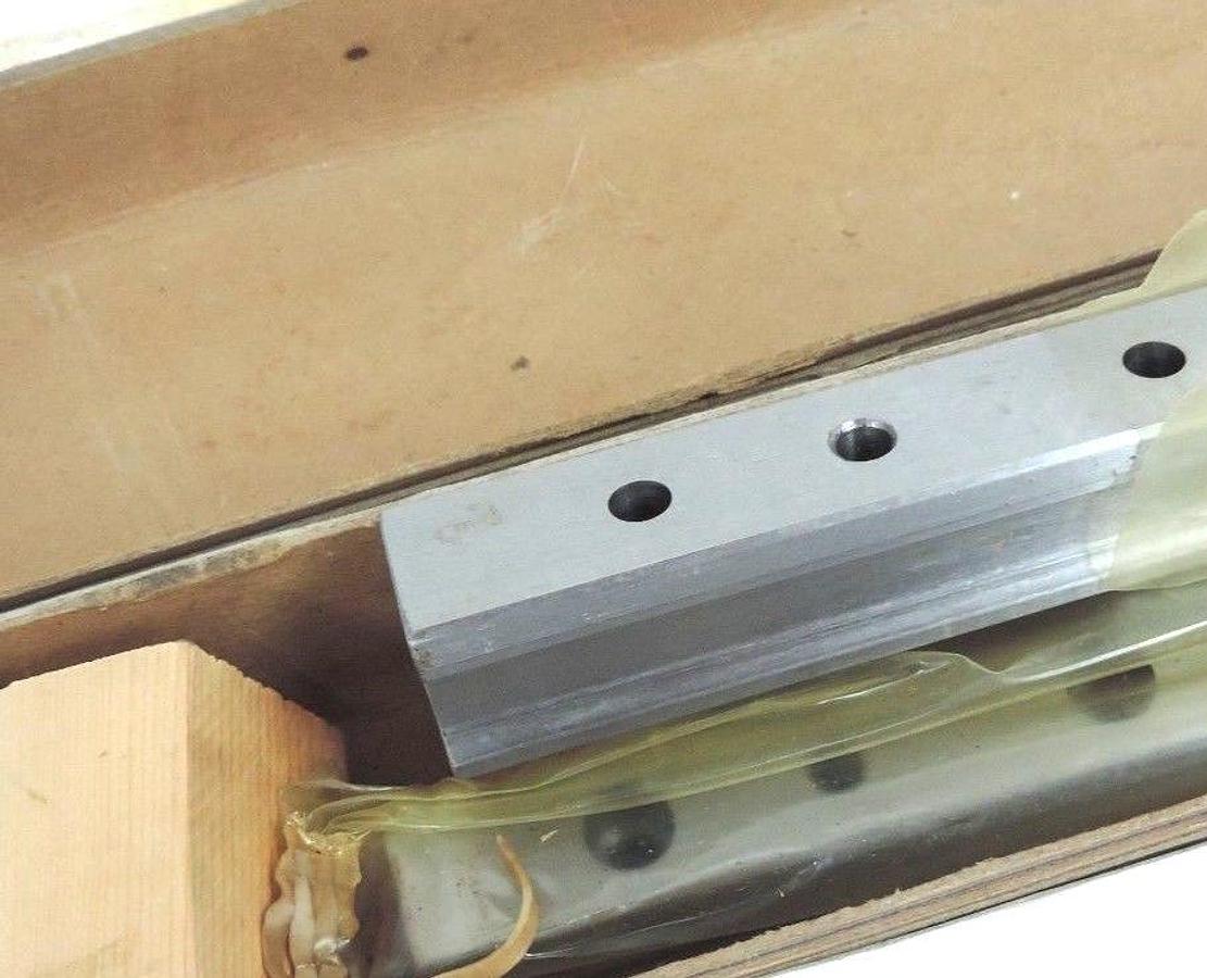 Used LOT OF 2 NEW THOMSON RG25NL1136 ACCUGLIDE LINEAR GUIDE RAILS 43-805-0710, 1136
