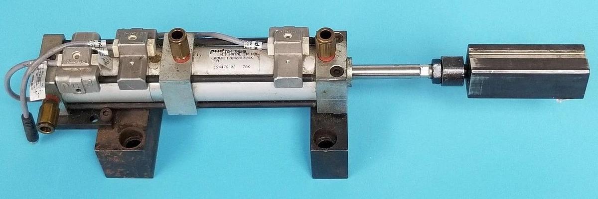 Used PHD A3VF11/8X2X13/16-M CYLINDER VALVE 3 POSITION 150PSI AIR 194476-02 , 17522