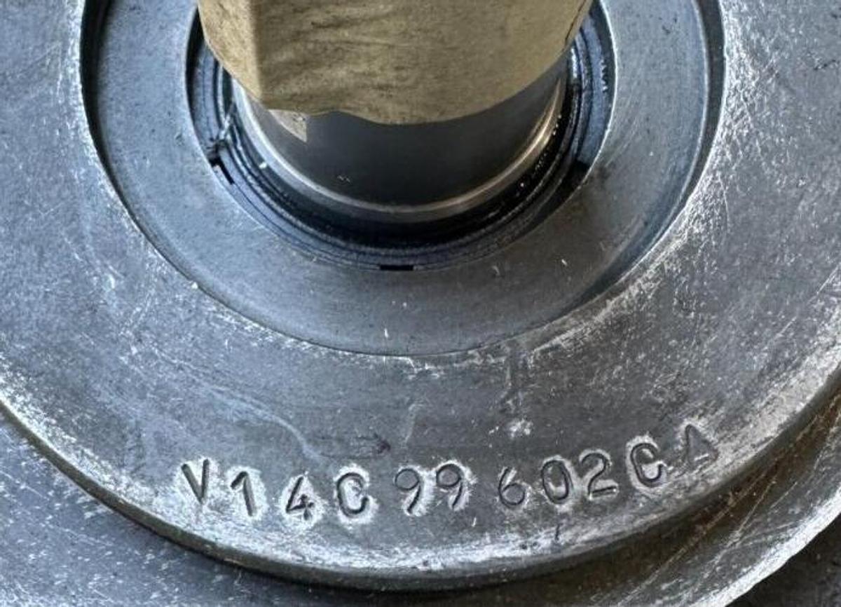 Used VELJAN T6E-062-1R02A1 / V934-70248 / V14C99602CA DENISON HYDRAULIC VANE PUMP REP