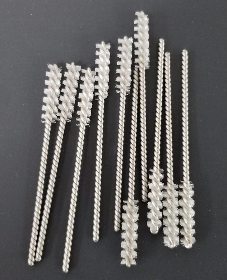 LOT OF 10 GENERIC 1/4'' DIE BORE CLEANING BRUSHES