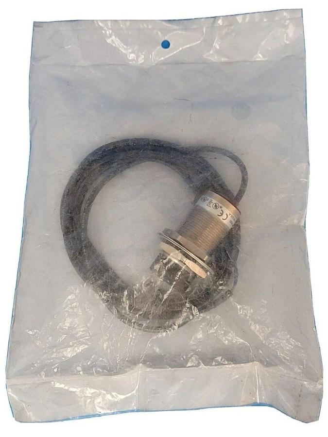 Used NEW IN BAG ALLEN BRADLEY 872C-D15CE30-A2 PROXIMITY SENSOR SER. C
