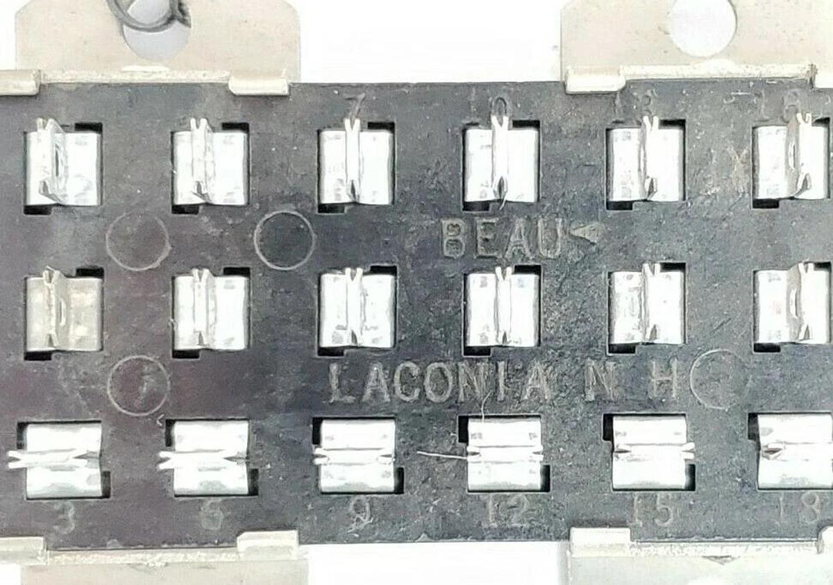 Used BLAW-KNOX 43015 18-CONTACT RELAY SOCKET