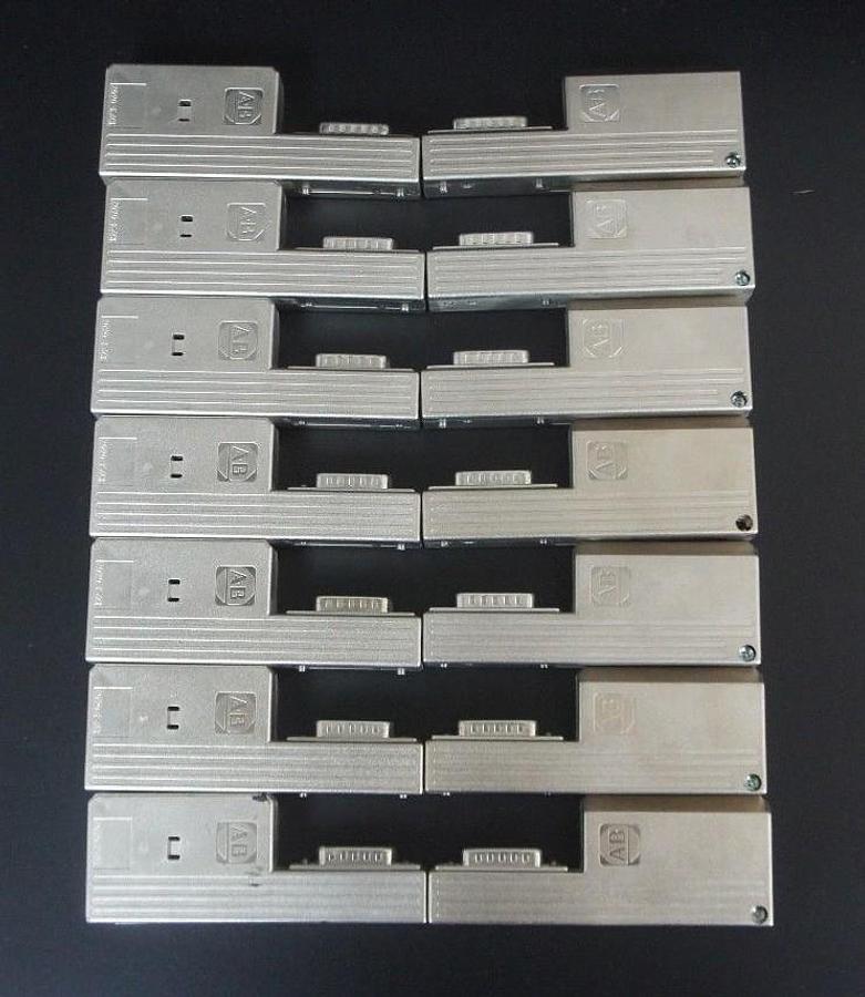 Used LOT OF 14 ALLEN BRADLEY 2090-K6CK-D26M LOW PROFILE CONNECTORS 2090K6CKD26M