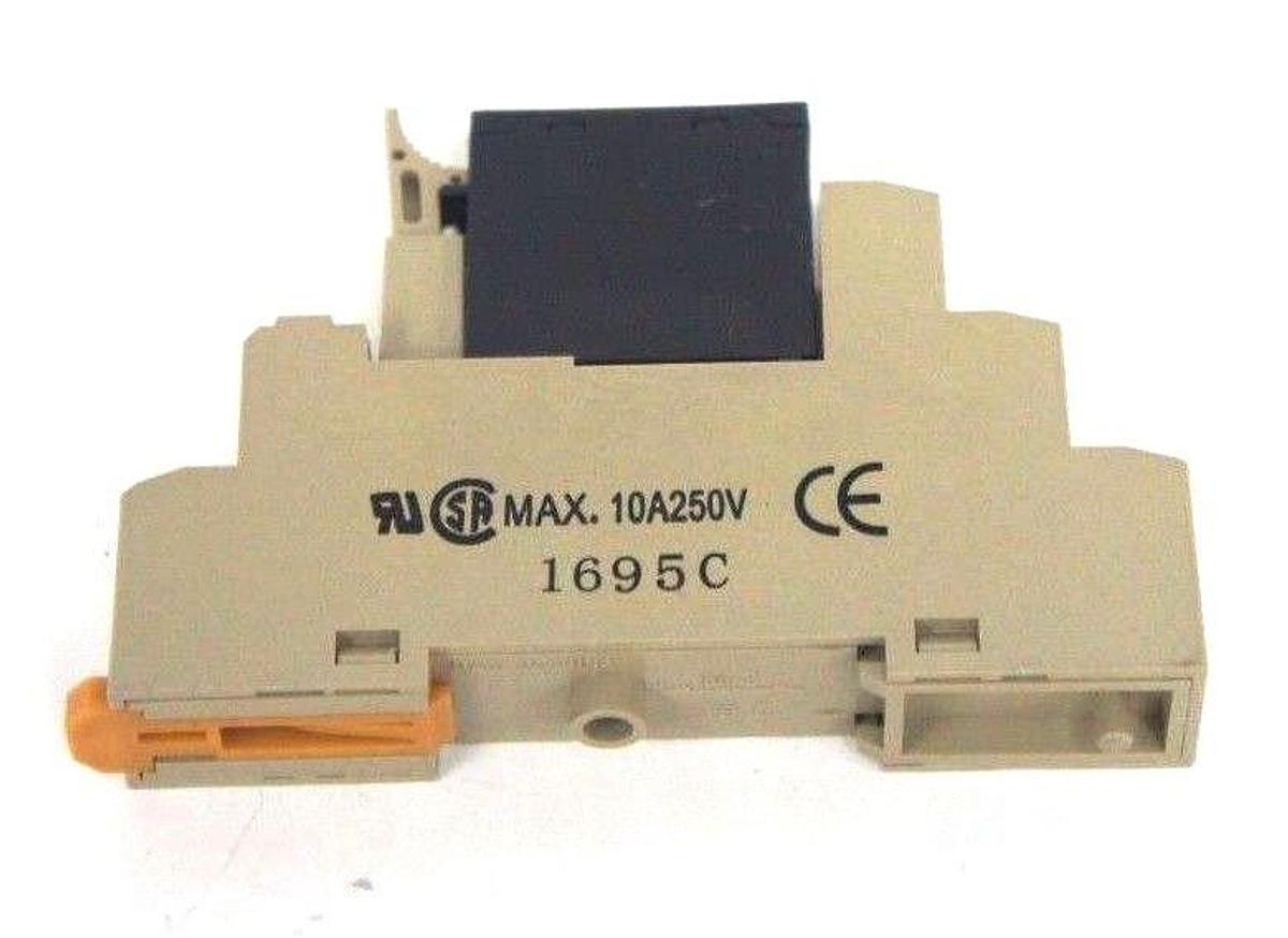 Used OMRON G3R-ODX02SN SOLID STATE RELAY W/ 1695C RELAY BASE, 10A 250V