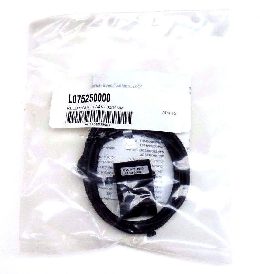 Used NIB PARKER L075250000 REED SWITCH ASSEMBLY 32/40MM