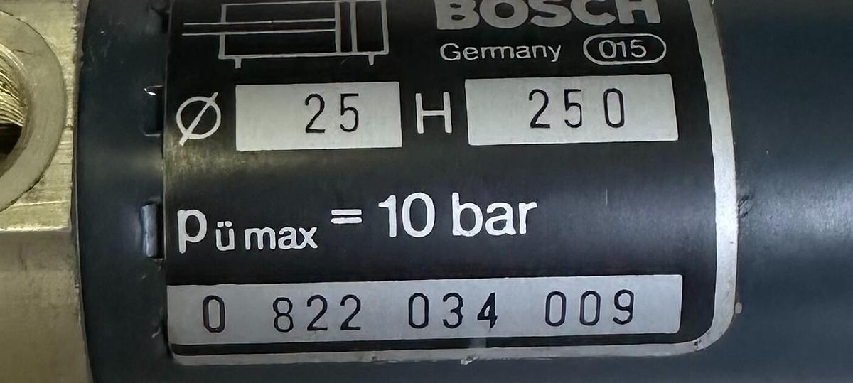 Used NEW BOSCH 0 822 034 009 / 0822034009 PNEUMATIC CYLINDER 0:25 H:250 10BAR