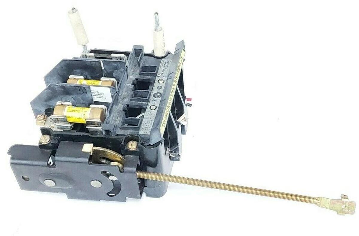 Used ALLEN-BRADLEY 1494V-DS30 TERMINAL GUARD DISCONNECT SWITCH W/ 1494V-FS30 BLOCK