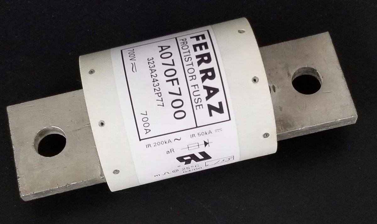 Used NIB FERRAZ SHAWMUT A070F700 PROTISTOR FUSE 700V, 700A, 323A2432P77