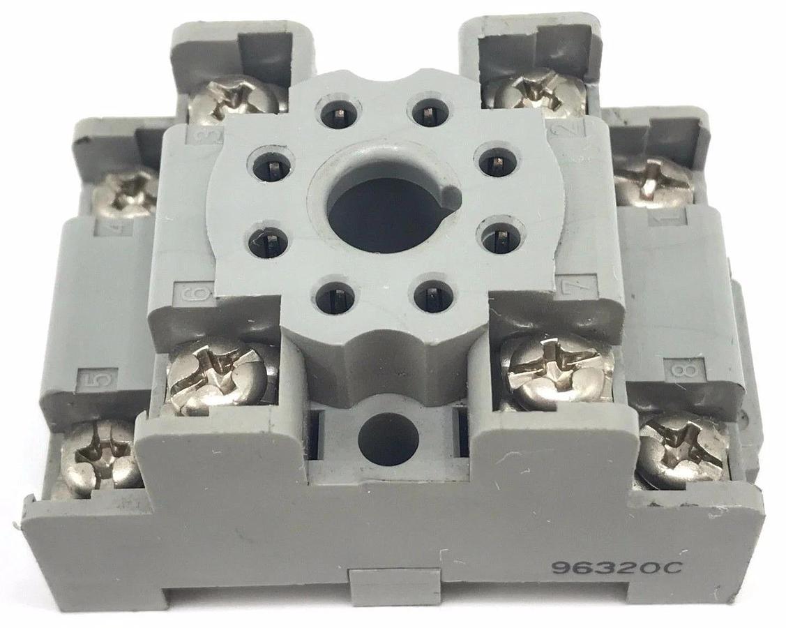 Used SQUARE D 8501-NR52 RELAY SOCKET 10 AMP, 300V, 8501NR52
