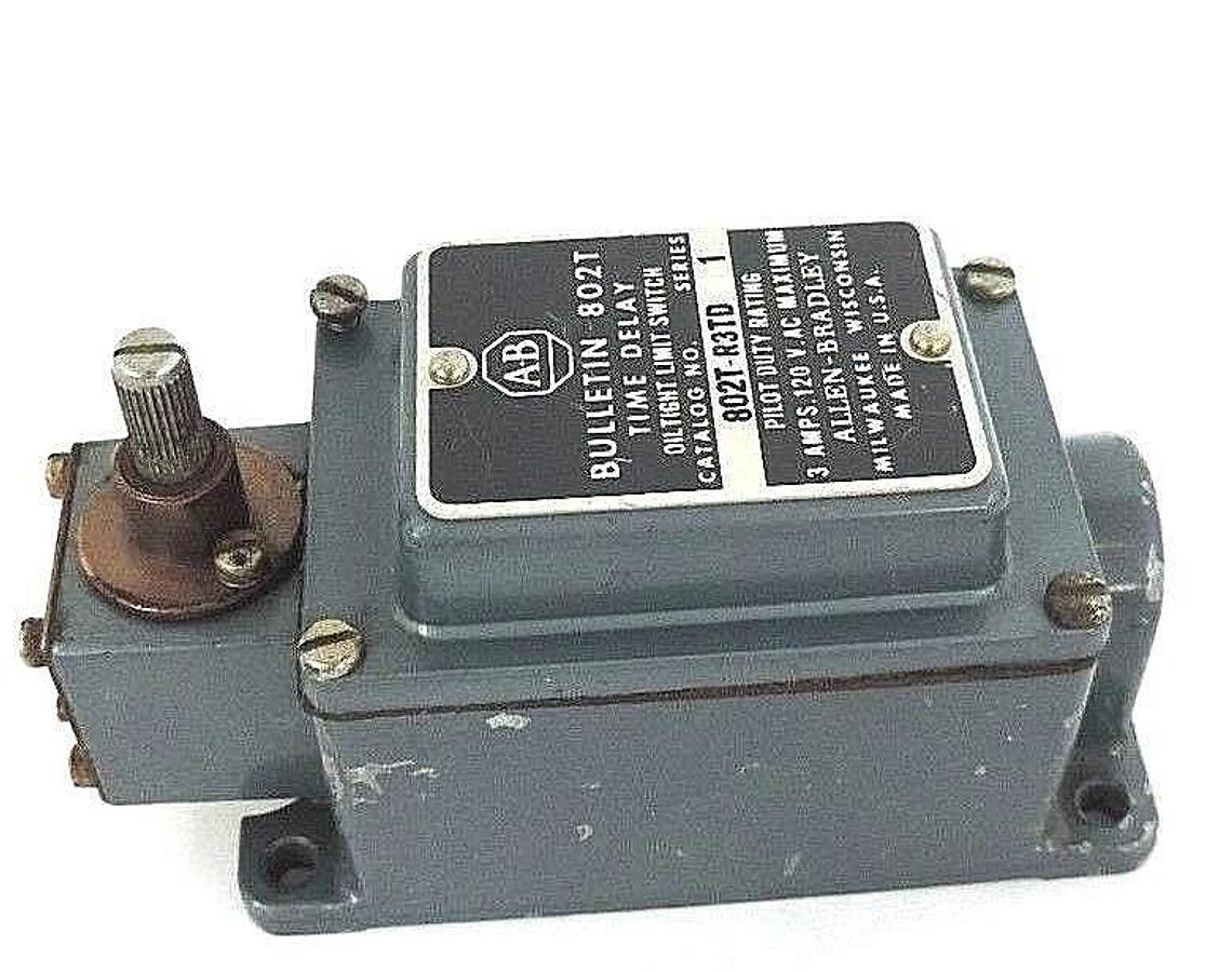 Used ALLEN BRADLEY 802T-R3TD SER. 1 OILTIGHT LIMIT SWITCH W/ Z-24808 HEAD