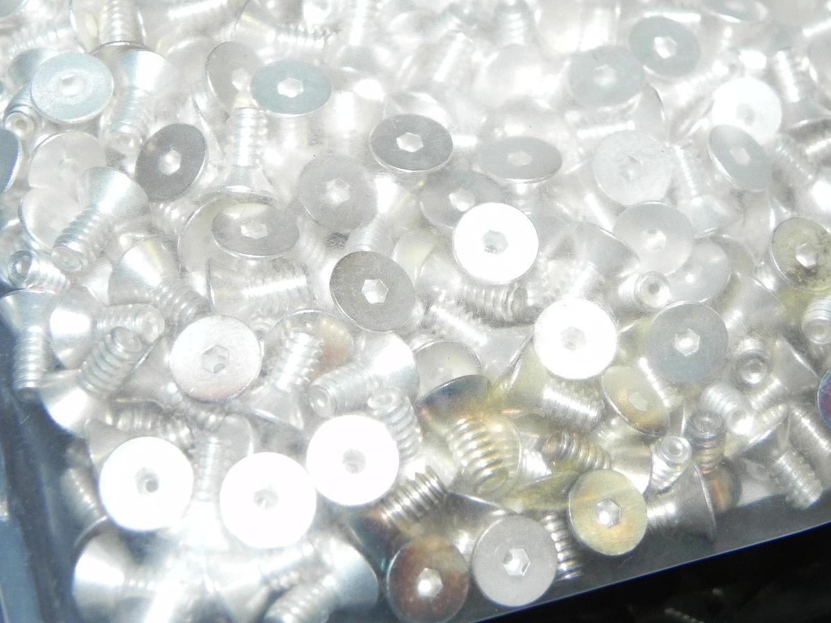 Used BAG OF 1000 VENTED SILVER PLATED SCREWS 6-32X5/16" HEX HEAD FA-605-A REDIVAC